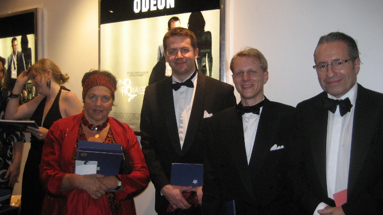 Professor Jane Somerville, Anders Frejdh, författaren Peter James och Erik Olsson på världspremiären av Casino Royale i London 2006