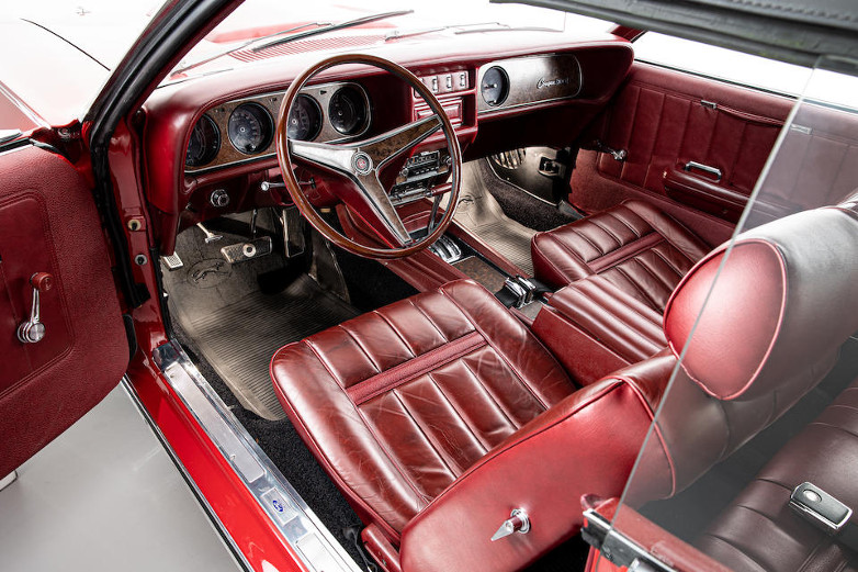 Mercury Cougar Convertible XR-7 On Her Majesty's Secret Service interior